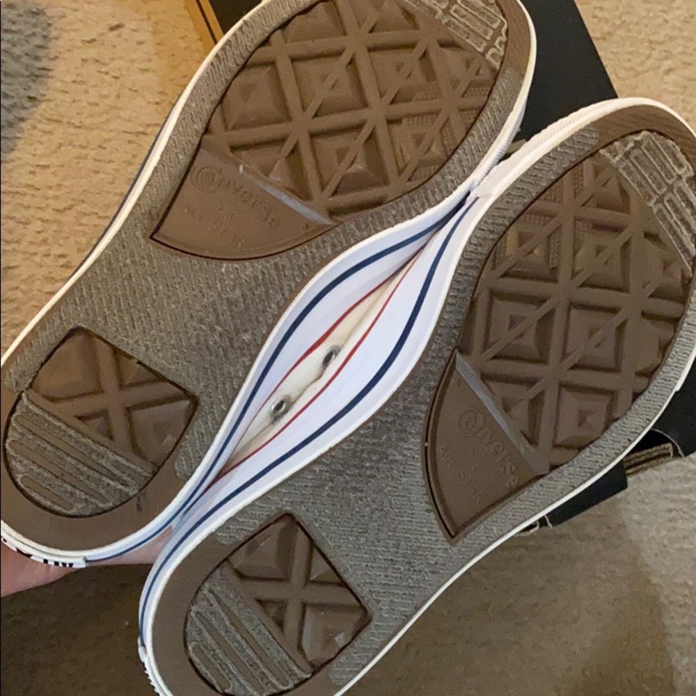 Converse. - Picture 2 of 5